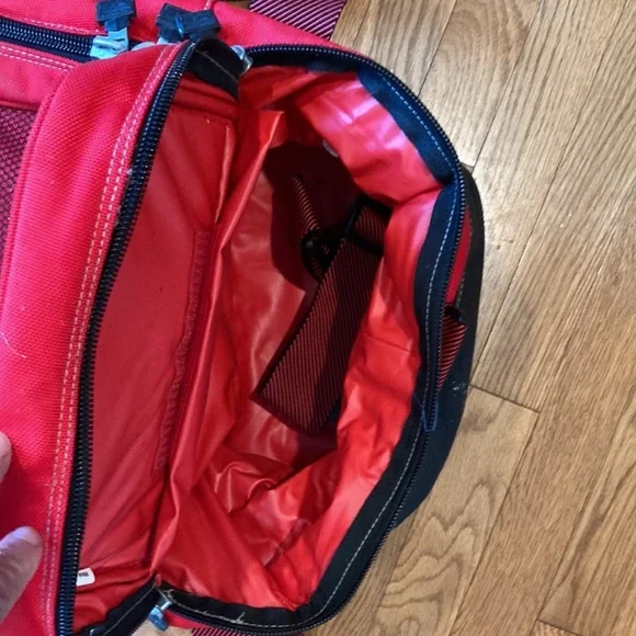 Marlboro Red and Black Duffel Bag with Sporty Design - Picture 4 of 5